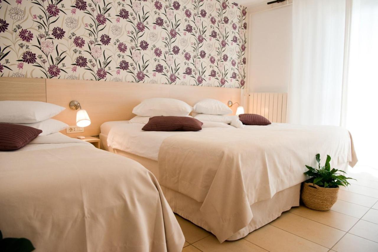 Apartments Sandra ポレッチ エクステリア 写真